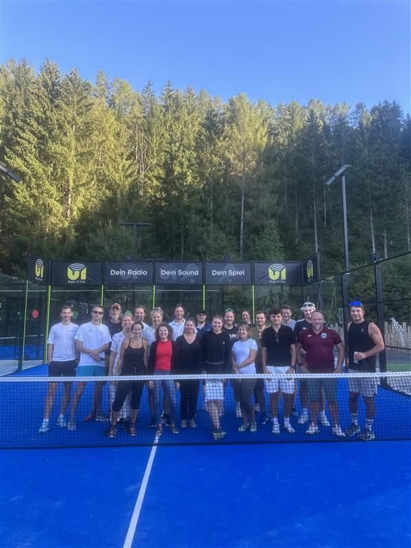MK Illumination Herbstevent: Team beim Padel-Turnier